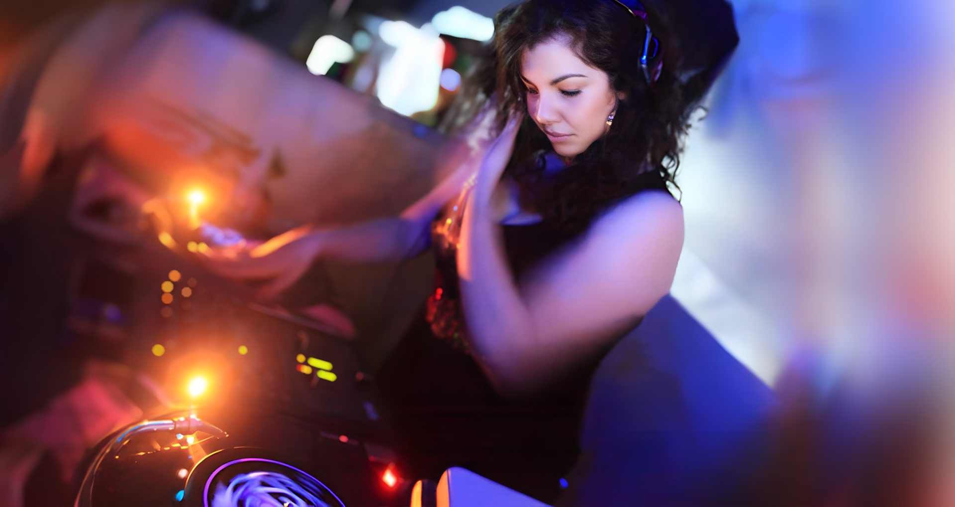 miss deezy mixing at nightclub ny